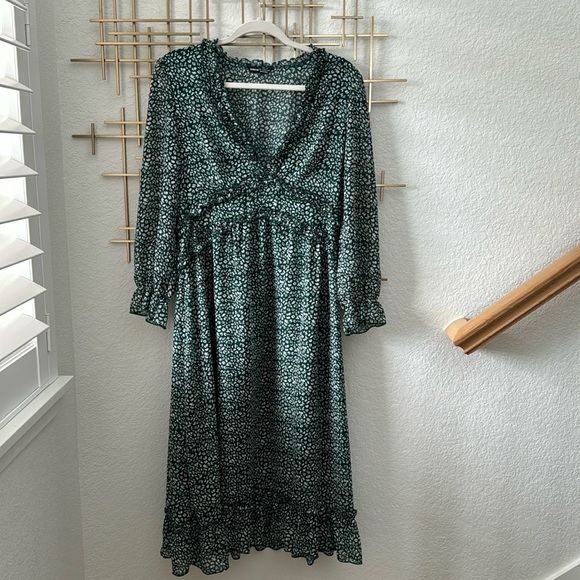 NWOT DARK GREEN Ruffle Trim Printed Midi Dress - Large - Picture 1 of 5